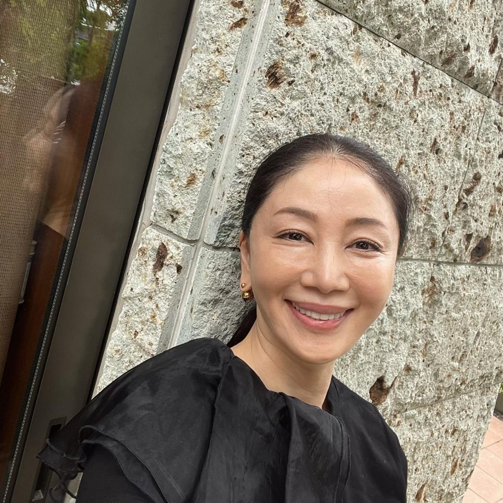 编号MPV103 日本 50岁+ 富婆 宾利座驾 自拍 自拍视频适合卡虚拟摄像头 生活素材丰富 成熟少妇 生活 素材旅游 高尔夫 840照片28视频-套图社区-素材第一站