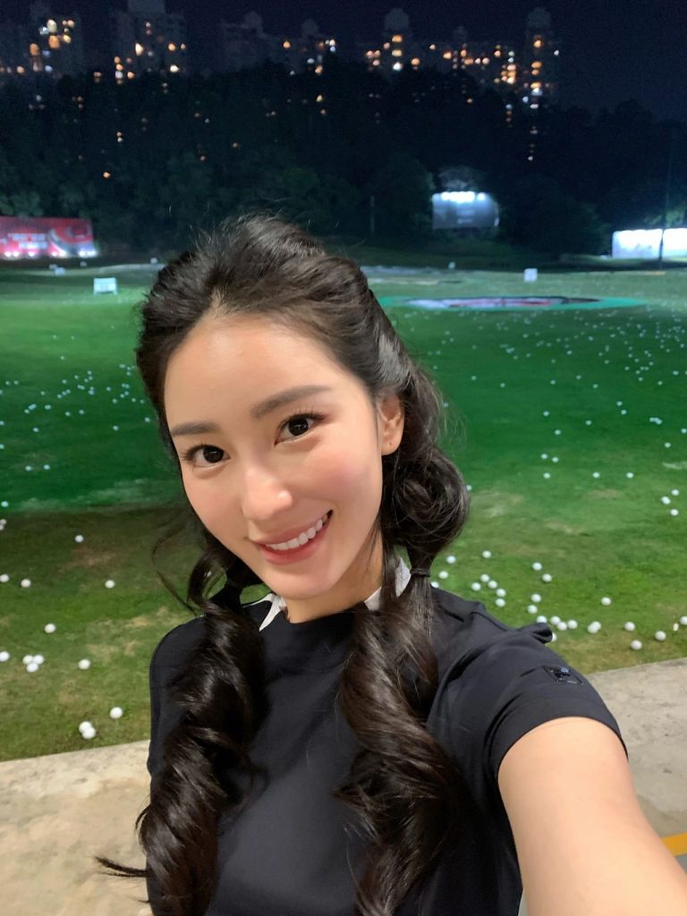 编号DV14 宝妈 气质成熟 少妇 日常生活素材丰富 健身 网球 游泳 开车 自拍多 441照片+125视频（可更新）-套图社区-素材第一站