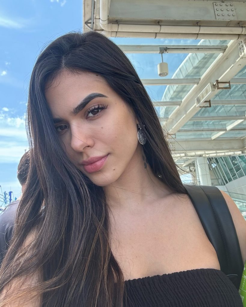 编号YEM105 欧美女 在重庆洪崖洞有街景拍照 聚会 派对 生活场景丰富 风景 生活日常 照片941张  视频305个（可更新）-套图社区-素材第一站