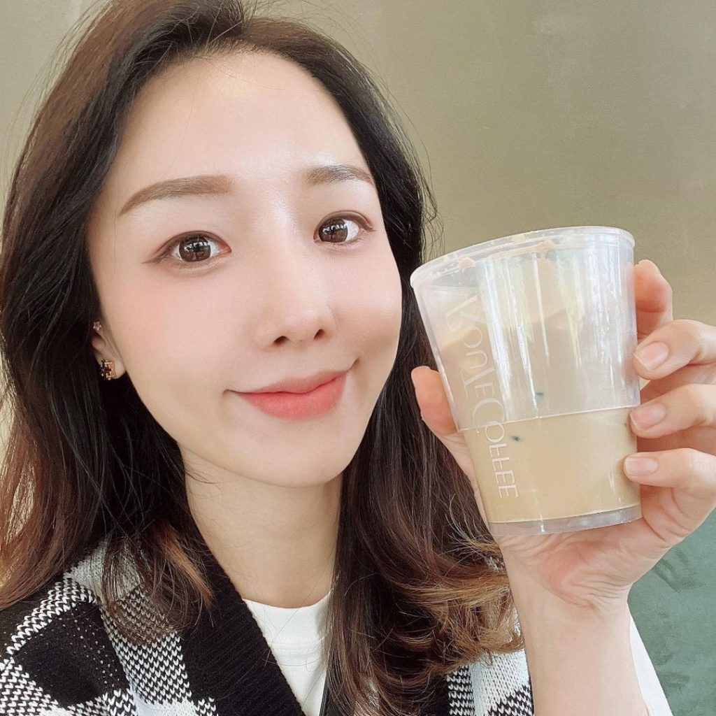 编号ED51 #韩国 韩国空姐 生日 美食 开车 健身非常有气质 照片1148+视频48（可更新）-套图社区-素材第一站