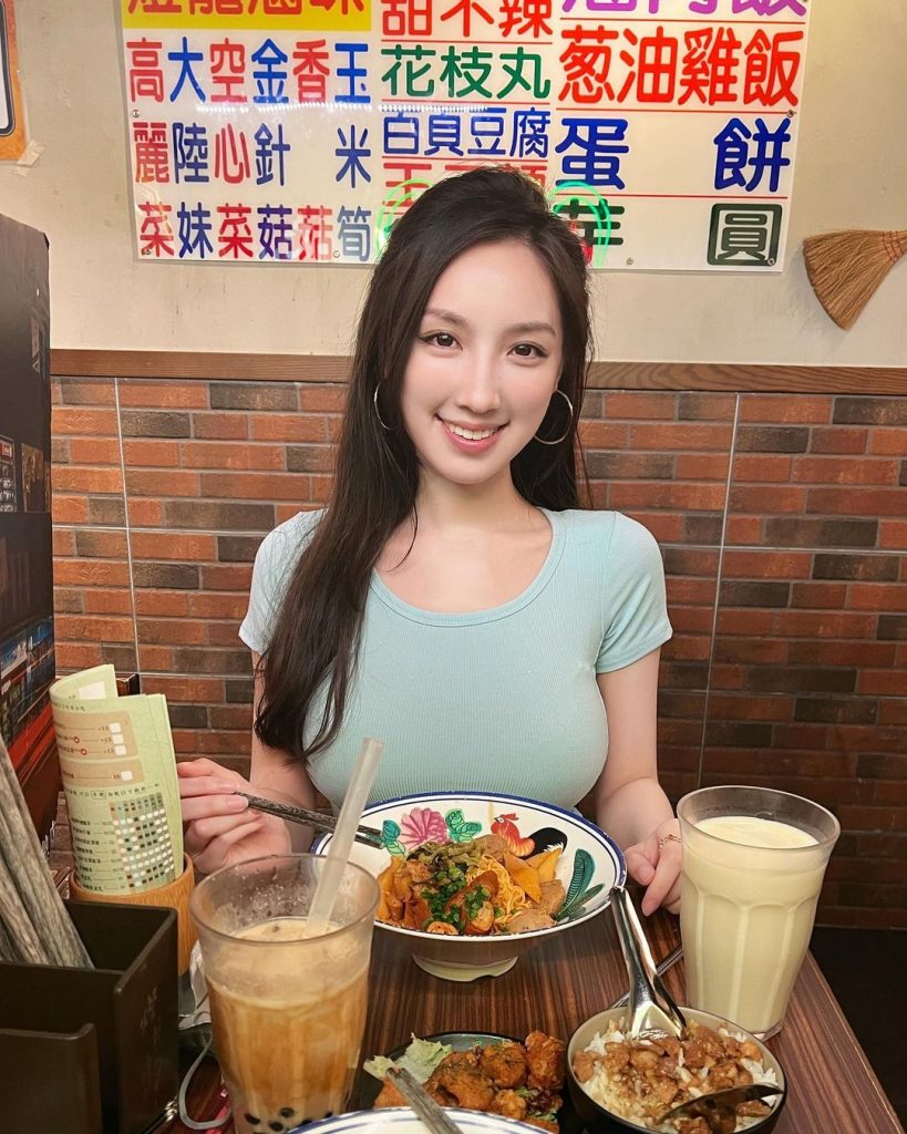 编号FSS6 #韩国 白富美 有辆奔驰 瑜伽 有风景 美食 旅游 照片视频时间较长 照片911张+视频79个（可更新）-套图社区-素材第一站