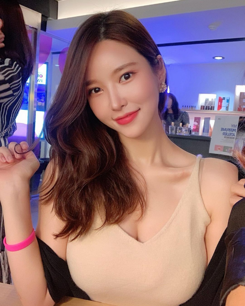 编号L54 #韩国 宝妈 气质 成熟 妇女 摩托艇 野餐 生活 健身 旅游 自拍照 野餐照场景丰富 931照片+65视频-套图社区-素材第一站