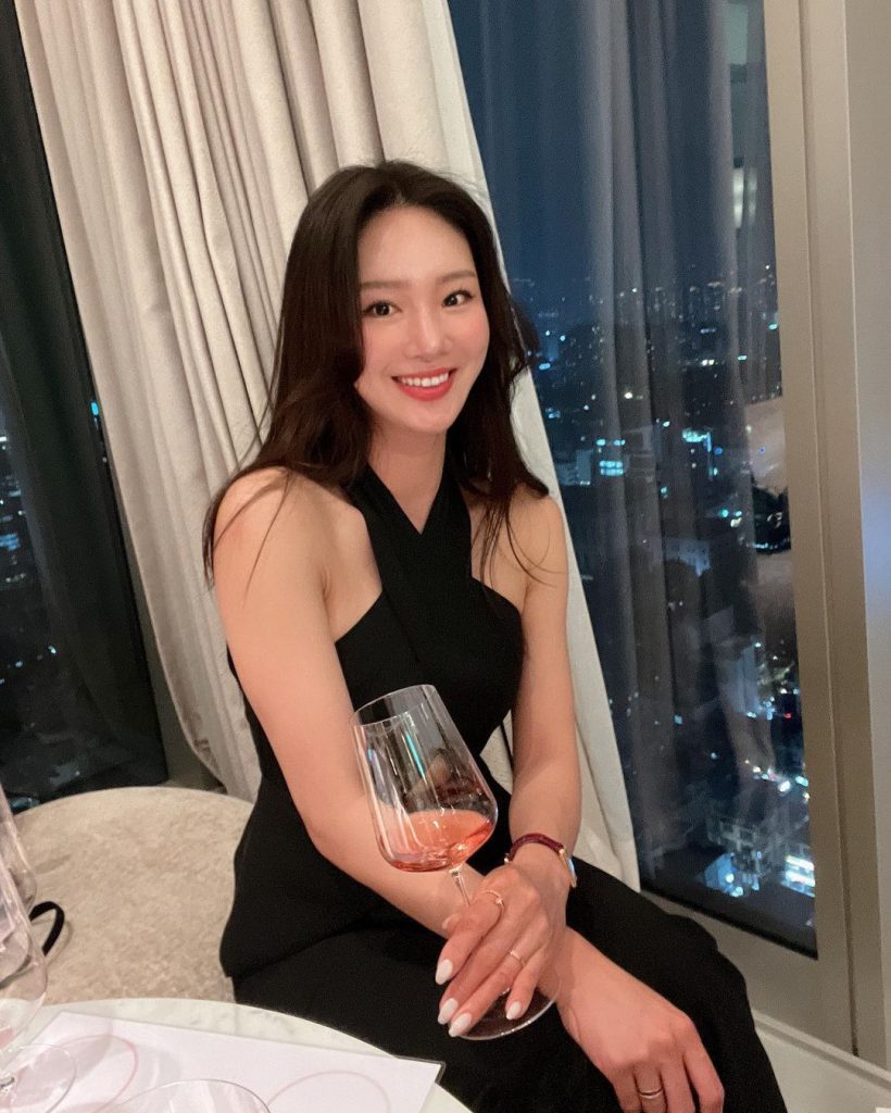 编号FSS4 #韩国 白富美（曝光量低）有风景 美食 旅游 照片视频时间较长 照片1763张+视频121个（可更新）-套图社区-素材第一站