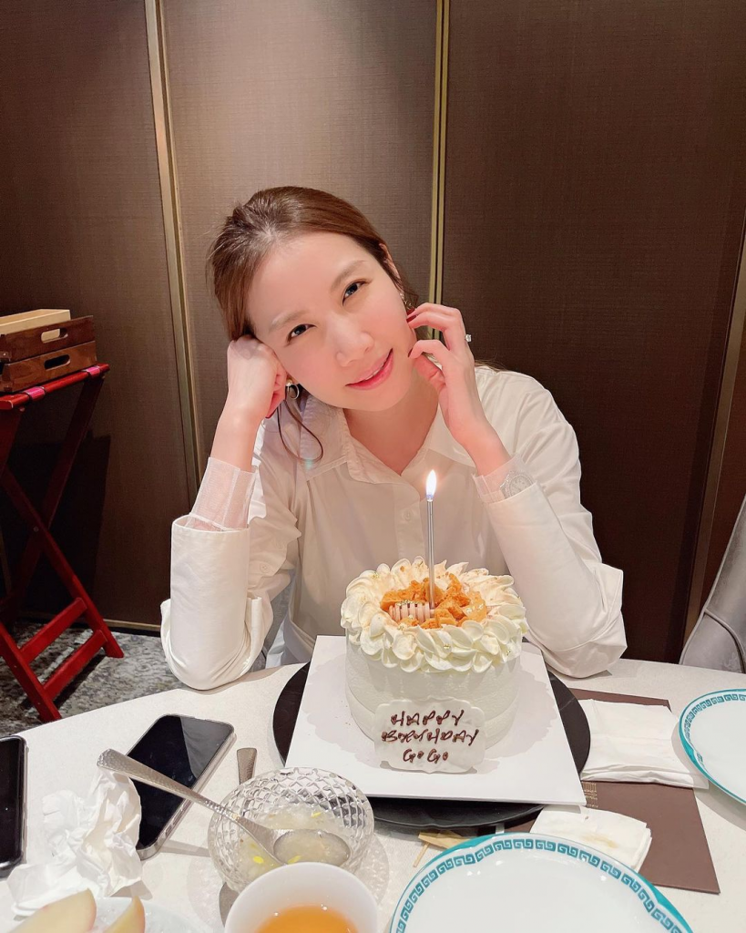 编号L13 #香港 性感 美食 瑜伽 厨房 画画 少妇 宠物 自拍居多 982照片+27视频-套图社区-素材第一站