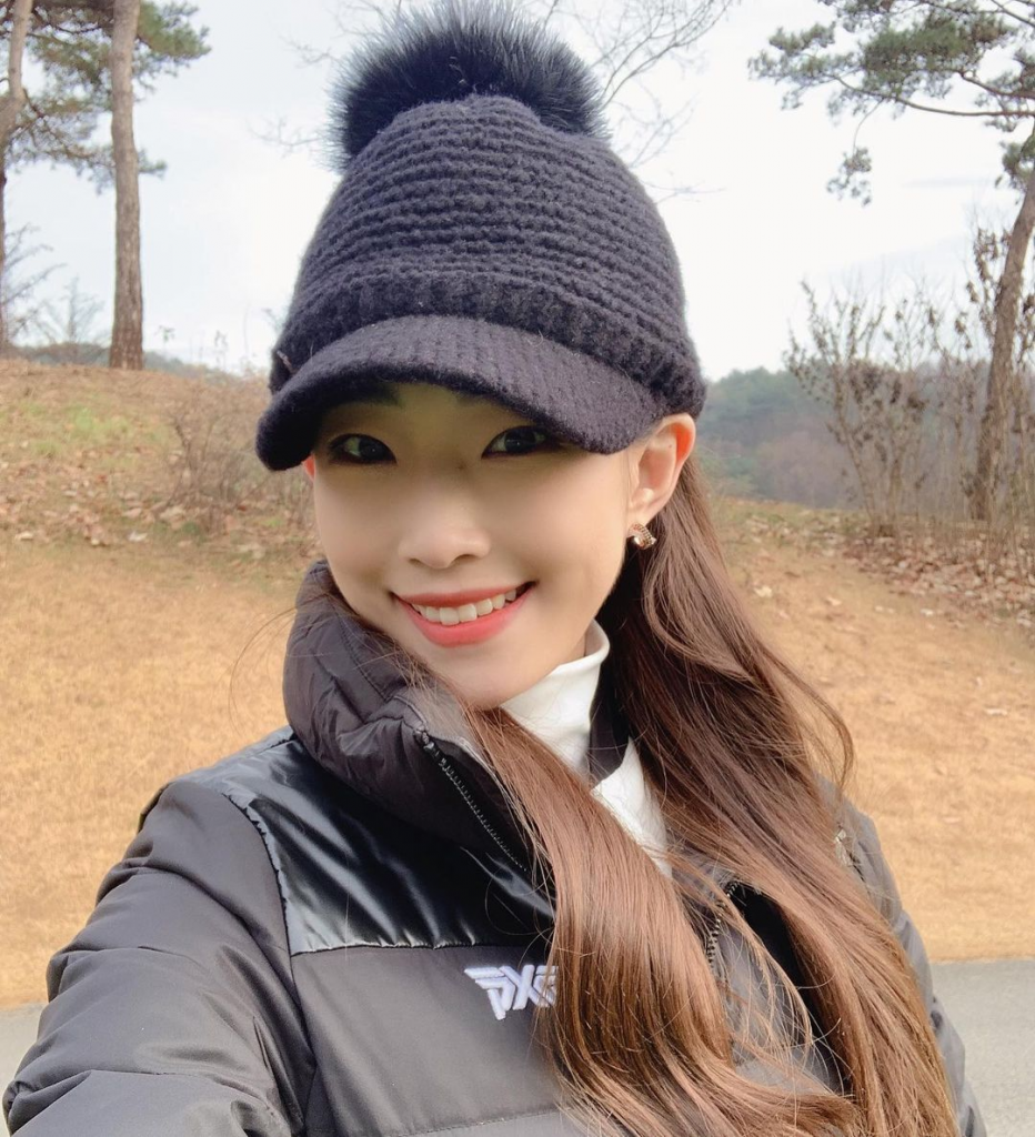 编号L135 #韩国 年轻少妇 年龄30左右 自拍照很多 照片风格不错 有高尔夫 宠物 居家环境素材 但视频不太符合虚拟摄像头 对虚拟视频有较高要求的小伙伴勿拍 707照片+51视频-套图社区-素材第一站