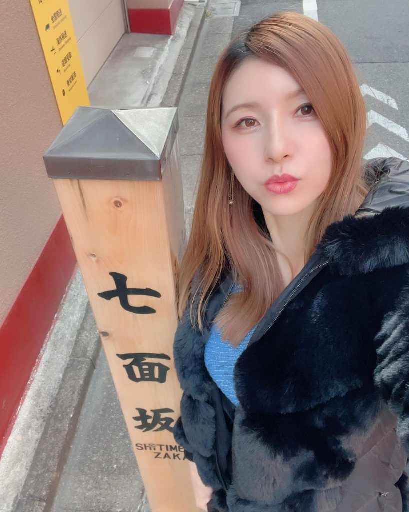 编号MT15 #日本 曝光量较低 豪车奔驰 高尔夫 宠物贵妇狗 有开车照 自拍多 1458照片+174视频-套图社区-素材第一站