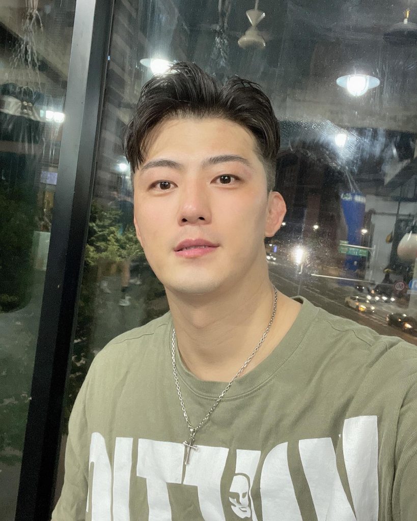 编号A16 #韩国 男子日常 职业装 正装 健身 在自拍多866张照片视频208个-套图社区-素材第一站