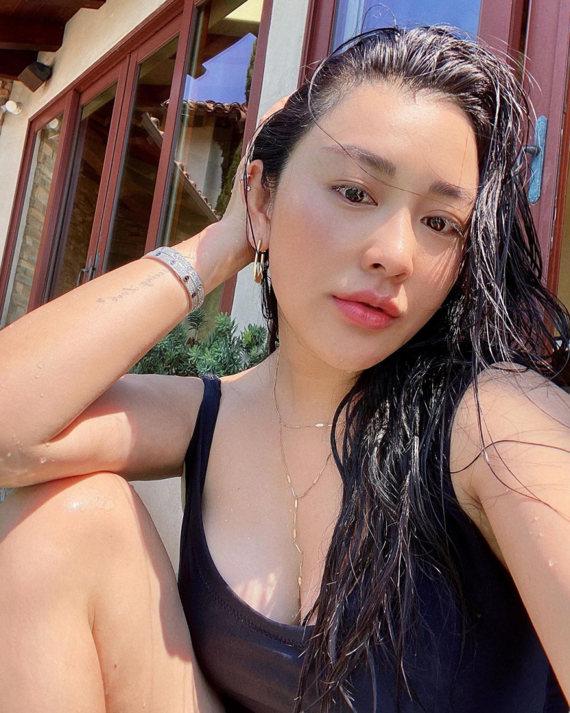 编号L103 #香港 滑雪 生日派对 开游艇 居家自拍的素材为主 自拍照很多 部分视频视频符合虚拟摄像头 691照片+38视频-套图社区-素材第一站