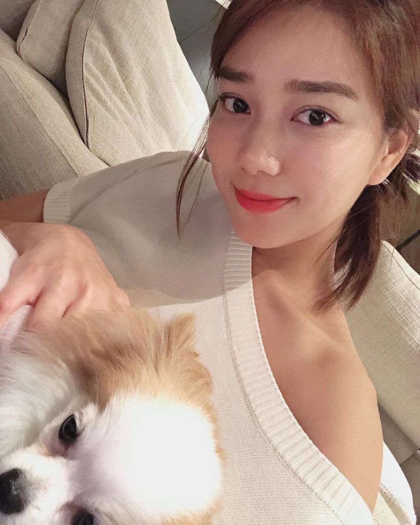 编号FC116 亚洲女 #台湾 台湾白富美日常生活照   旅游 医院工作日常照 室内外照片  自拍照 闺蜜合照 风景美食 部分适合虚拟视频  内容丰富 照片2701张+视频541个（可更新）-套图社区-素材第一站