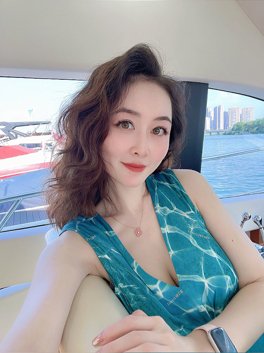 编号FC46 #亚洲女 职业买衣服 生活照 旅游 开车 吃喝 自拍照 美食 风景照  野外旅游 有自拍视频 照片857张+视频87（可更新）-套图社区-素材第一站