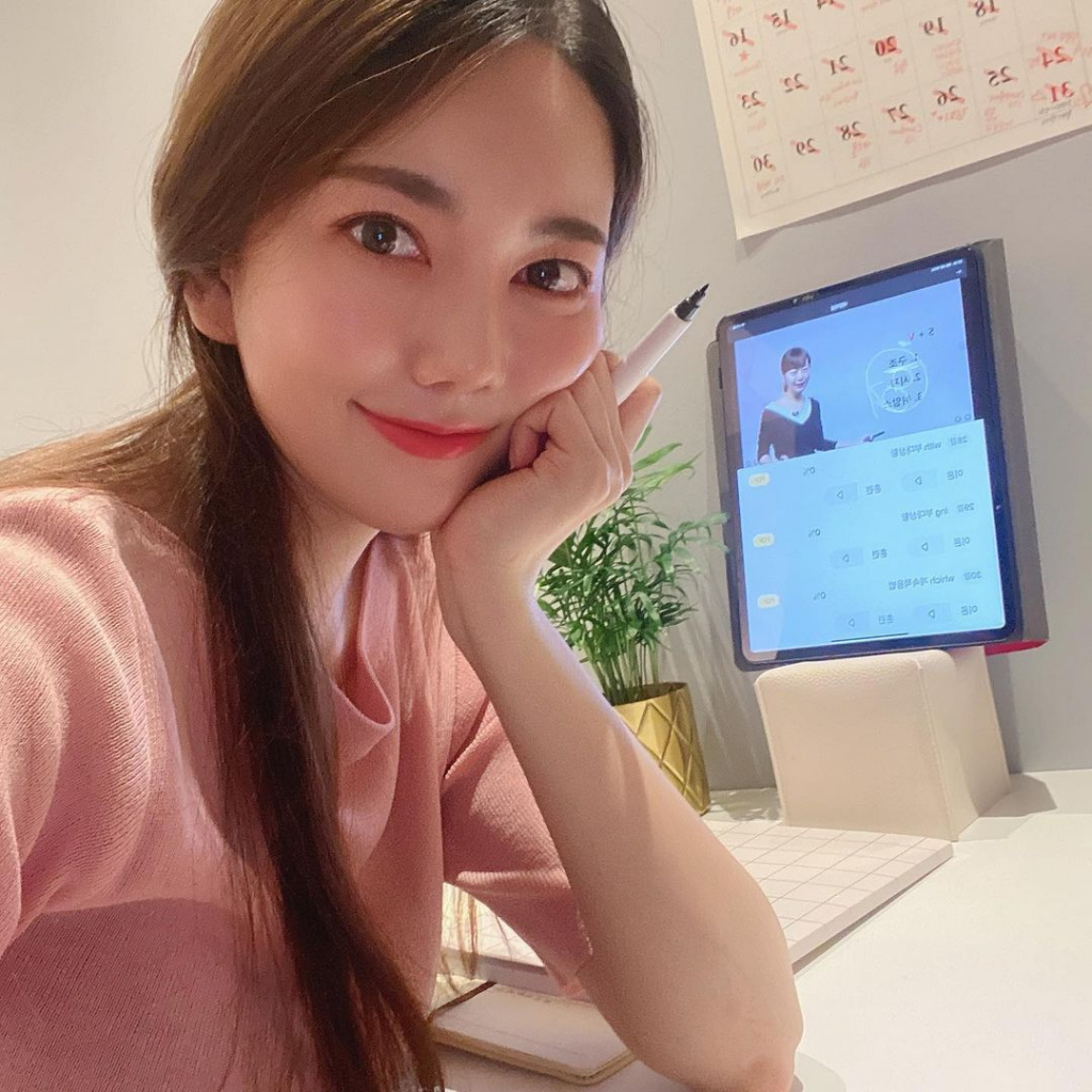 编号L61 #韩国 职业空姐 有多个国家的环境素材 四分之一的空姐工作素材 其余的都是日常生活照片 较多视频适合开虚拟摄像头 643照片+100视频-套图社区-素材第一站