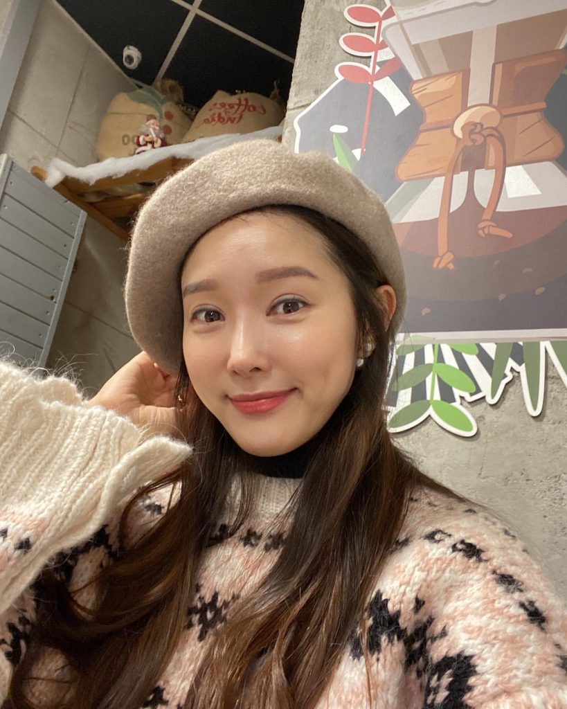 编号F45 #韩国 气质成熟 少妇 日常生活素材丰富  开车 自拍多 753照片+58视频-套图社区-素材第一站