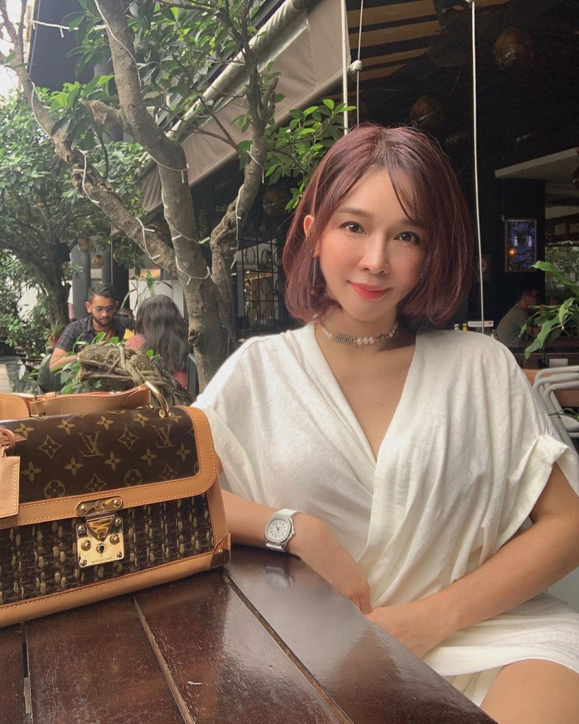 编号L98 #香港 中老年女性 宝妈 冲浪 生日派对 开游艇 居家自拍的素材为主 自拍照很多 部分视频视频符合虚拟摄像头 790照片+28视频-套图社区-素材第一站