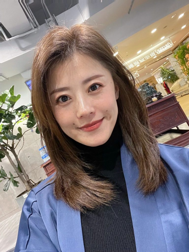 编号MT4 #亚洲女 宝妈 自拍视频 曝光量较低  30岁 精英素材 有办公室照  很有气质 自拍多  车里自拍 829照片+17视频-套图社区-素材第一站