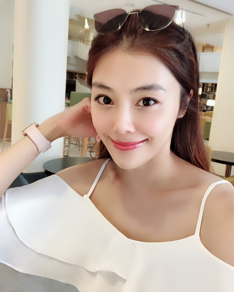 编号FS4 #香港 有家里自拍 有生活照片 有朋友合照 照片980张+视频23个（可更新）-套图社区-素材第一站