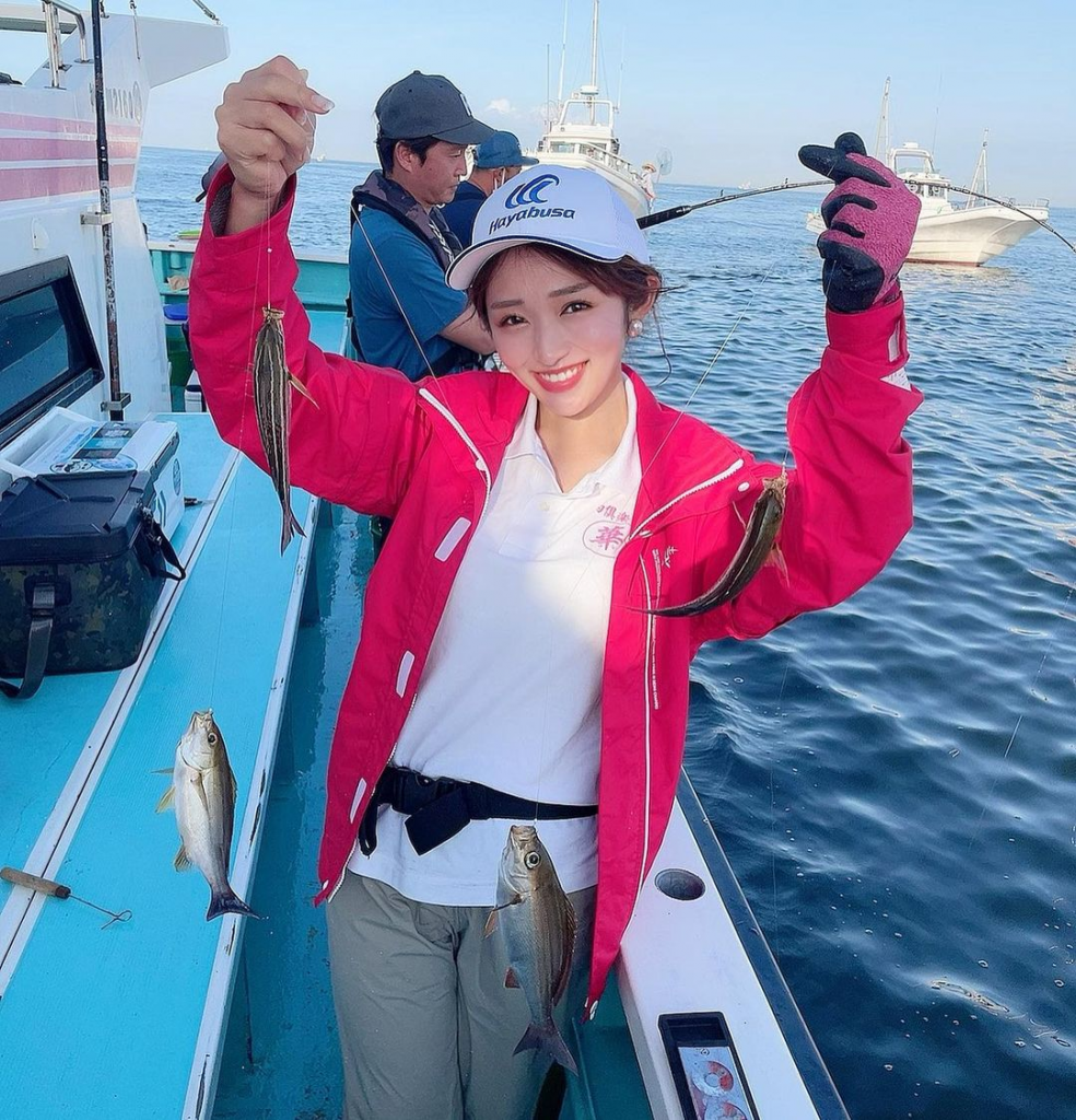 编号L70 #日本 耐看的小少妇 照片素材很丰富 高尔夫和海钓比较多 容易和客户多找共同话题 而且挺多个小视频符合虚拟摄像头 601照片+200视频-套图社区-素材第一站