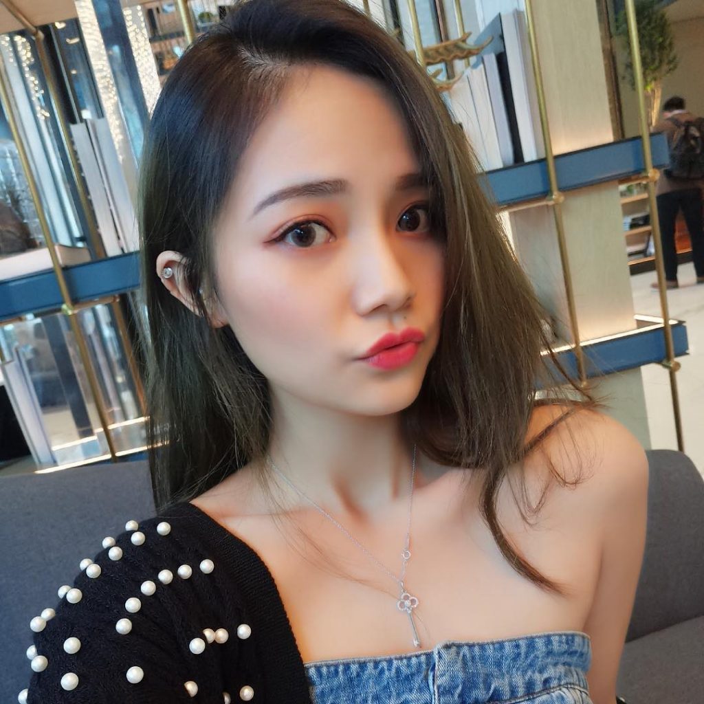 编号PGT84 #亚洲女 生活类素材丰富 较多与同事和好友的互动素材 有居家睡前视频 2120照片+197视频-套图社区-素材第一站