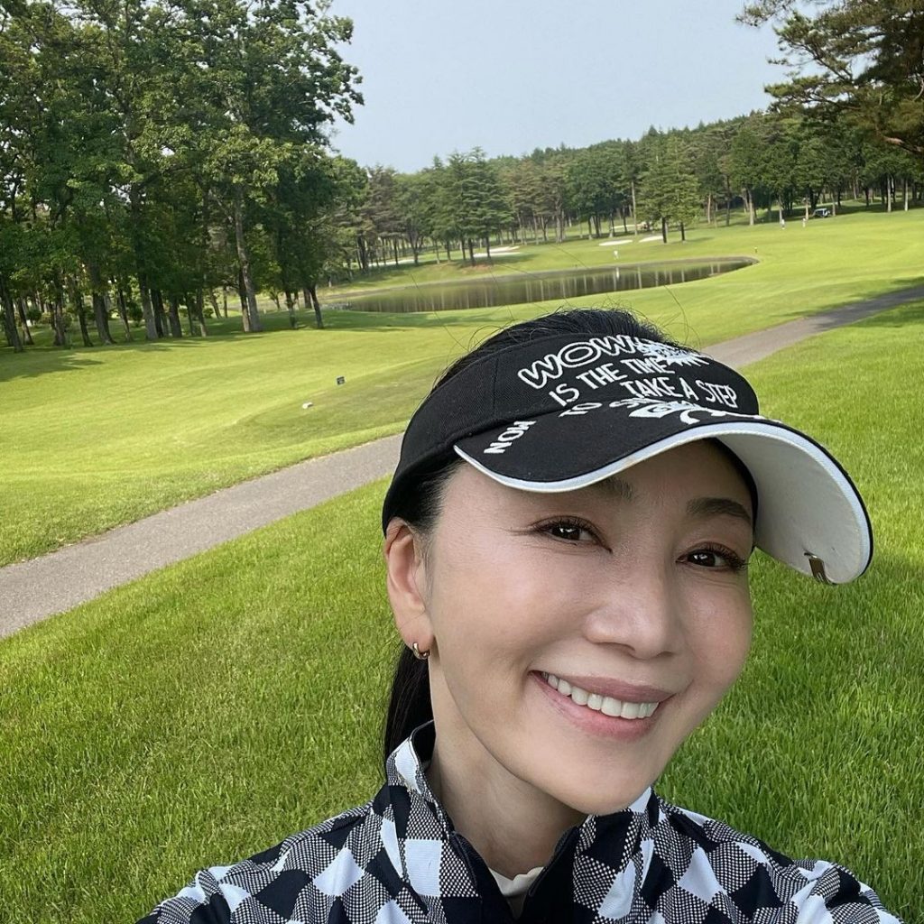 编号FS63 #日本 气质少妇 有家里自拍 出去游玩 街拍 自拍居多 照片1251张+视频68个（可更新）-套图社区-素材第一站