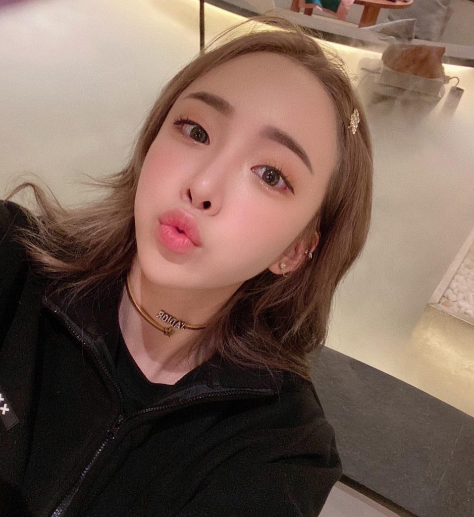 编号F58 #韩国 气质成熟 少妇 日常生活素材丰富  开车 自拍多 1048照片+102视频-套图社区-素材第一站