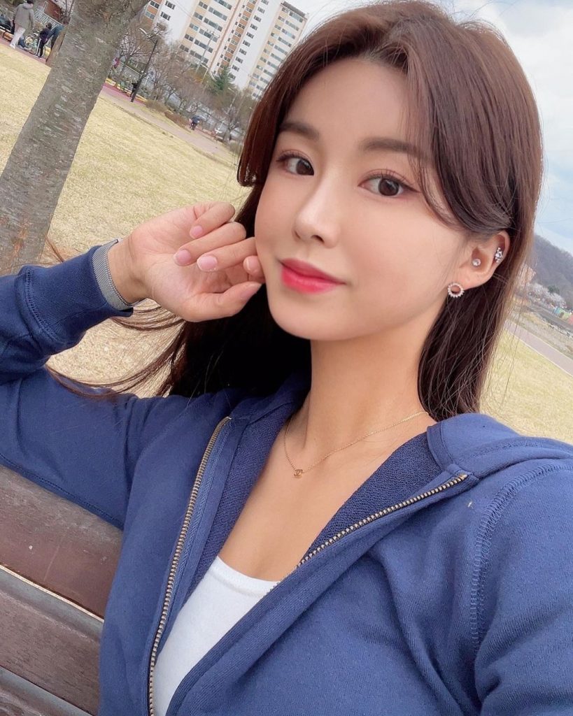 编号FC44 #亚洲女 #韩国 朋友合照 生活照 旅游 健身 吃喝 自拍照 美食 风景照 居家 有自拍视频 照片1017+视频92（可更新）-套图社区-素材第一站