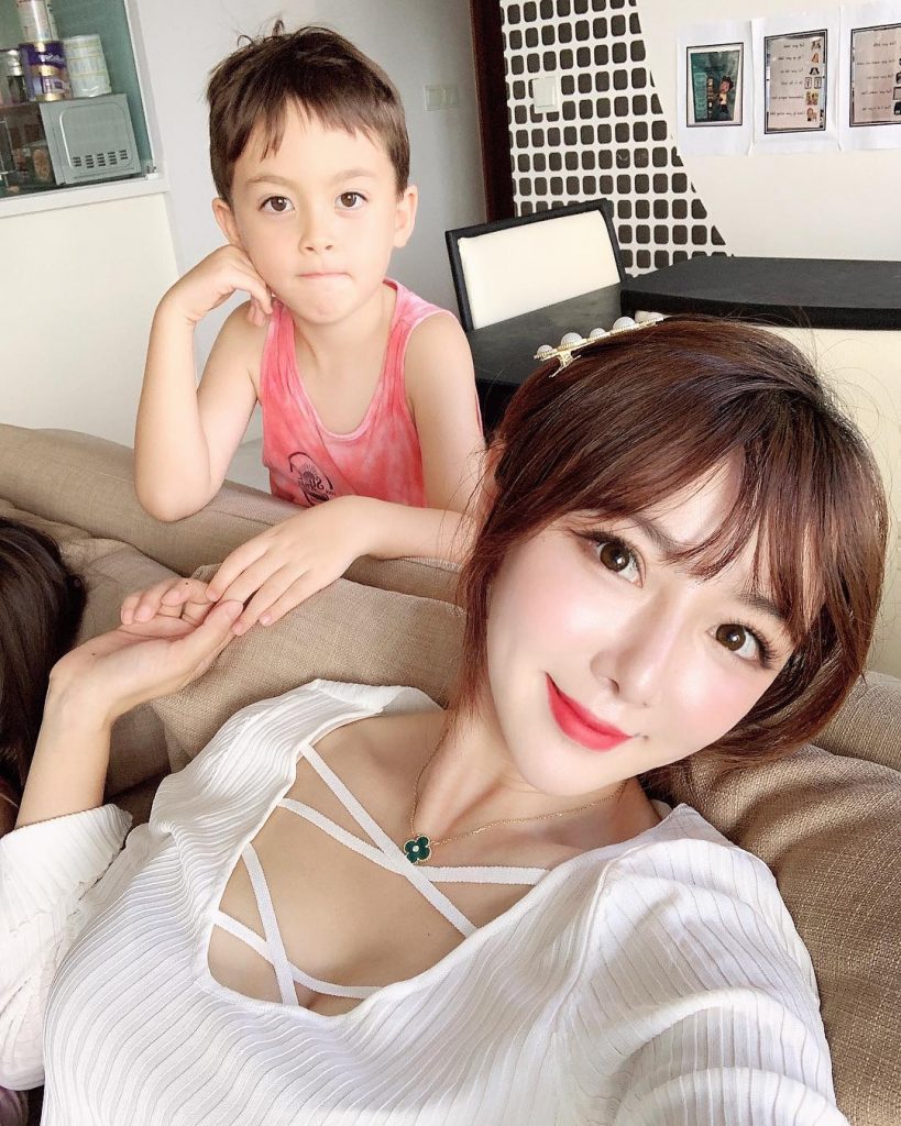 编号LA198 #亚裔 #美国 宝妈 游艇 白富美 多国旅游 美食 购物 自拍 生活 4109张照片+22个视频（可更新)-套图社区-素材第一站