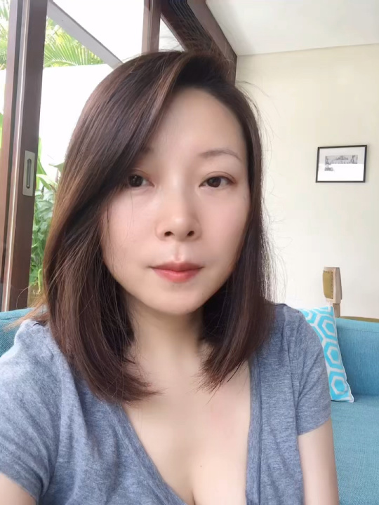 编号GT76 #香港 成熟 性感 自拍居多 照片218张+视频100个-套图社区-素材第一站