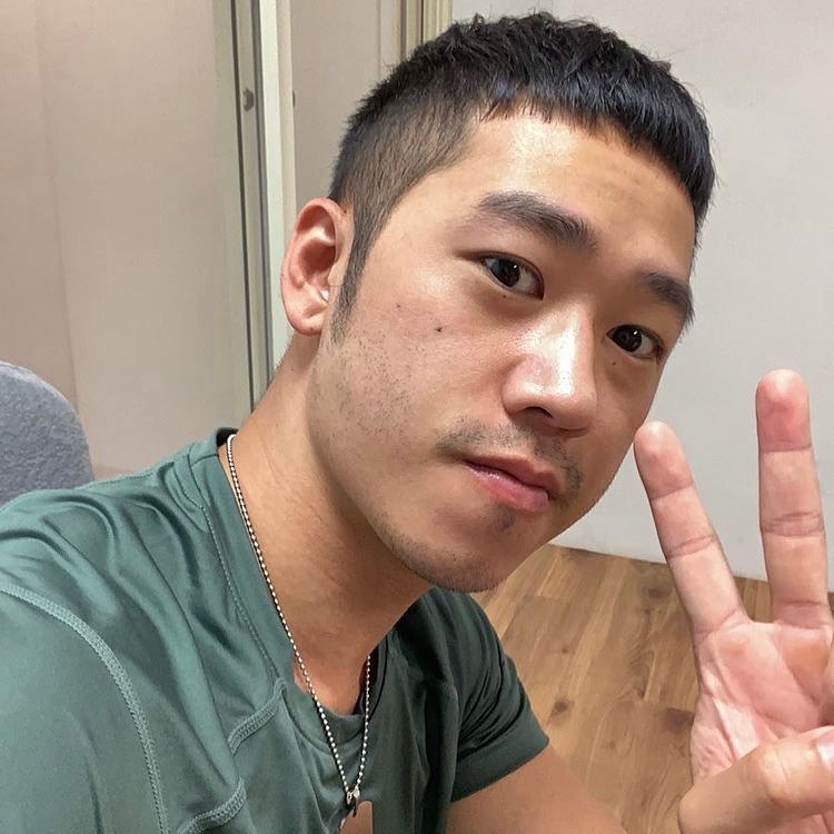 编号GG903 #亚洲男 职业装 成熟男士 健身 自拍 旅游 生活118相片+视频36个-套图社区-素材第一站